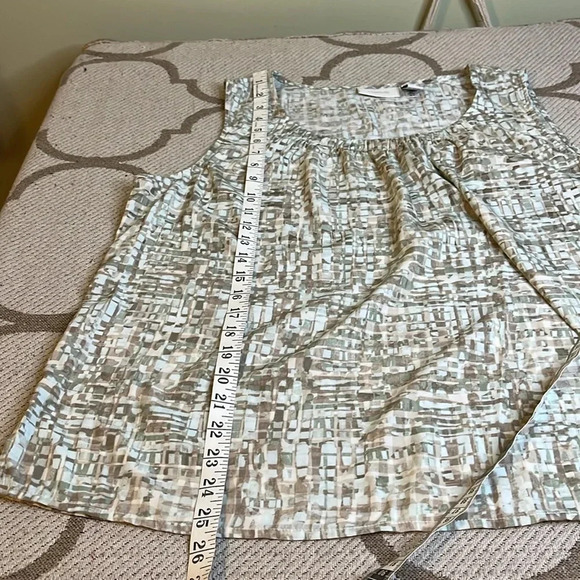 Chico’s wrinkle free sleeveless popover abstract print pleated neckline top - Picture 9 of 14